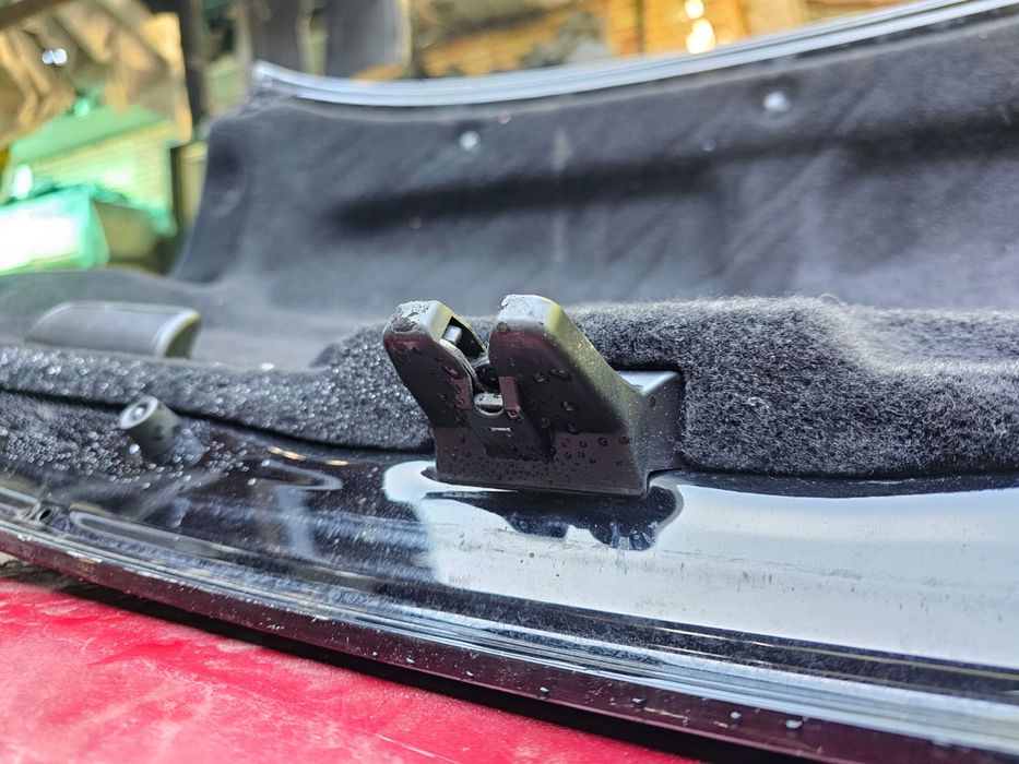 Крышка багажника IS250