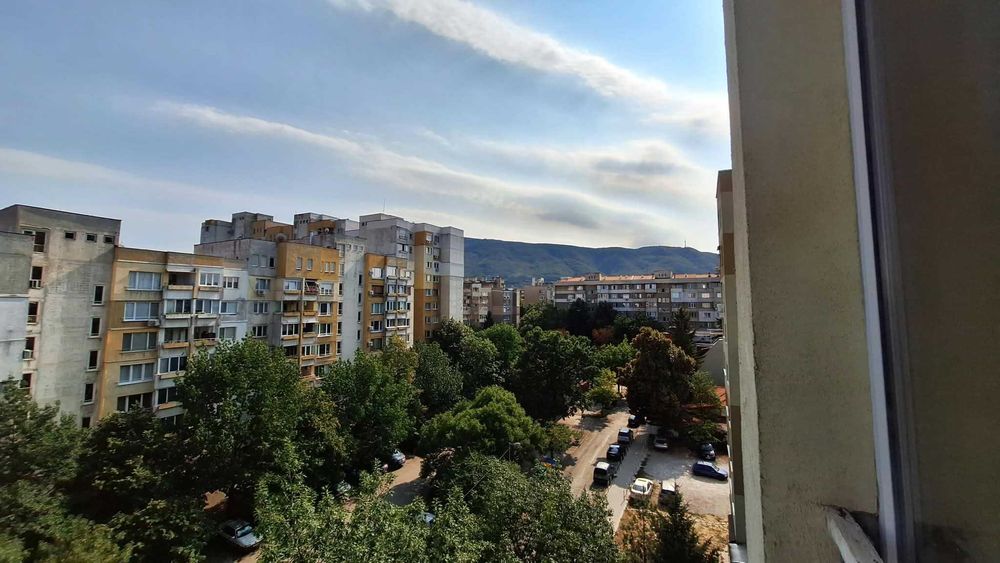 продава гарсониера на ул. „Битоля", кв. „Бели брези", гр. София