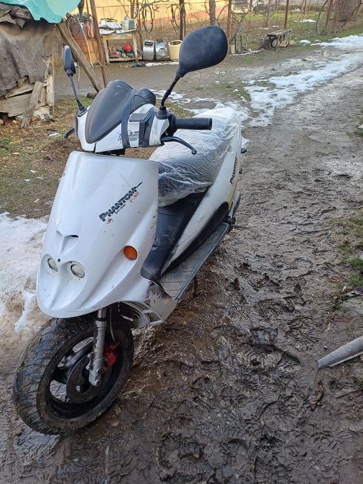 Vand scuter malaguti f 12  de 50 cc  răcire pe aer