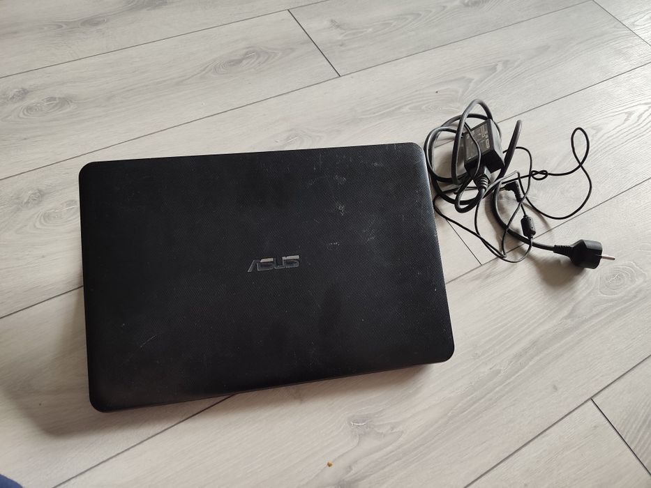 Laptop Asus R557L