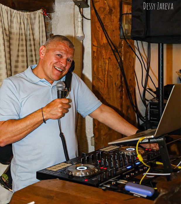 DJ за сватби, рождени дни, балове и частни партита – професионално озвучаване.