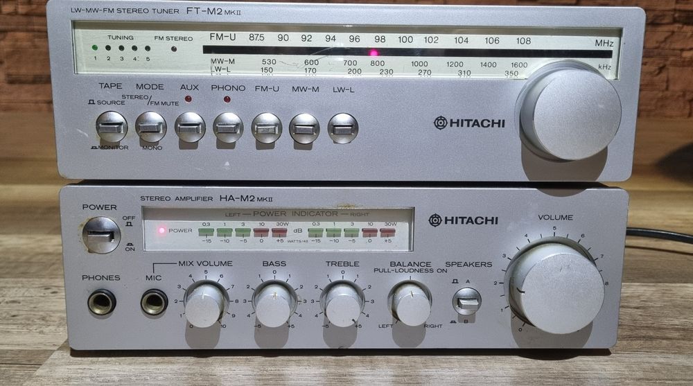 стерео комплект Hitachi HA-M2 (усилвател) и FT-M2 (тунер).