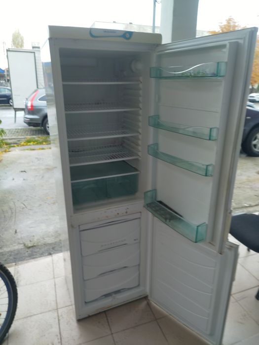 Работещ Голям хладилник Polar