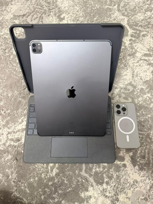Ipad pro 2022 wifi+5g вместе с клавиатурой