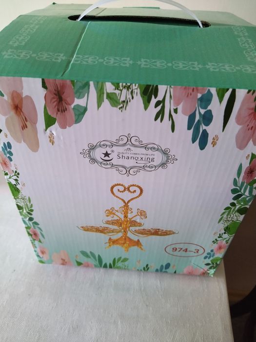 Круглая ваза трехярусная