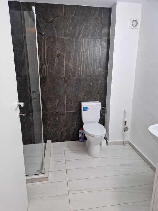 Vand Garsoniera noua in bloc nou Str Mihai Bravu din Ploiești.  Etaj 1