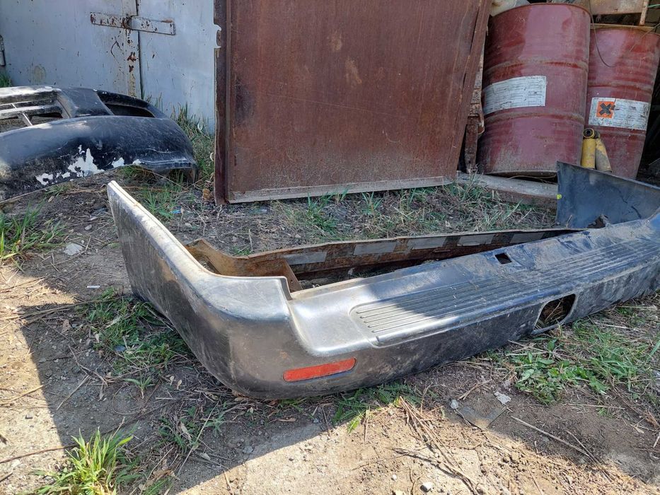 Задний бампер  на LC100