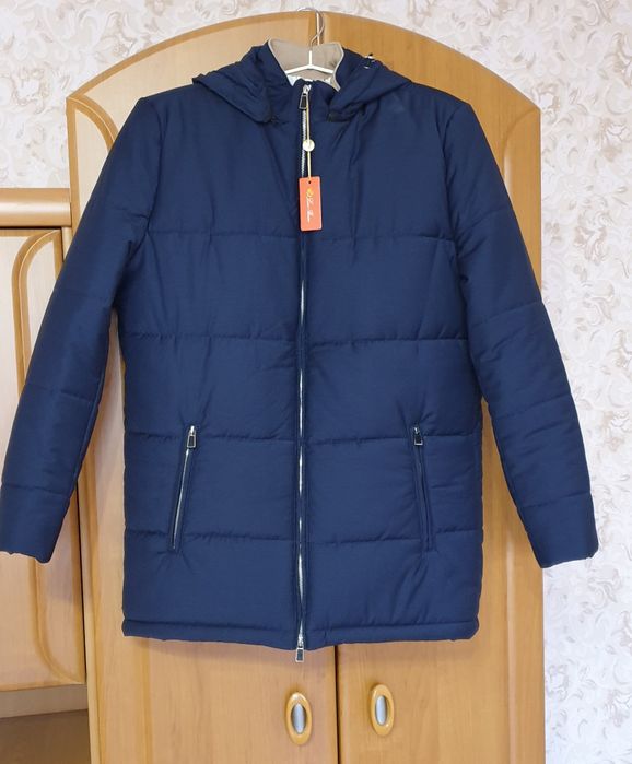 Зимний темно-синий пуховик