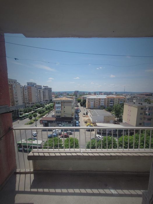 Apartament 3 camere decomandat | 72,3 mp | Etaj 7/10 | CV9 – Craiovița Nouă | Vedere superbă — fotografia 2