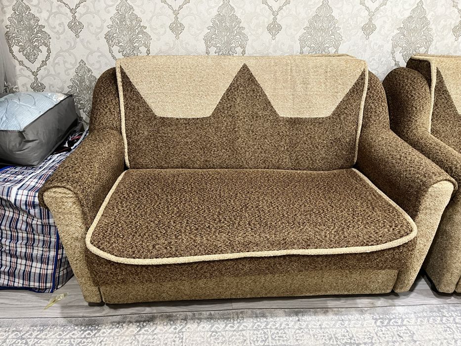 Мягкий диван для зала