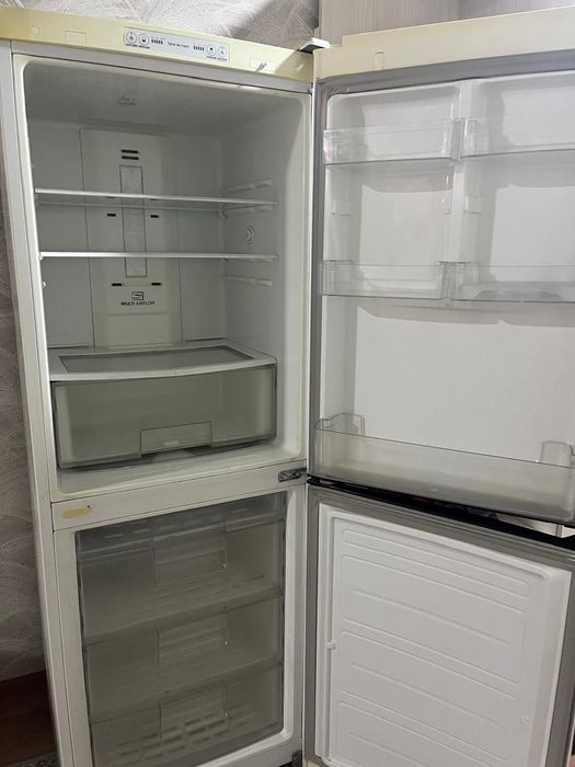 Холодильникк,LG   d