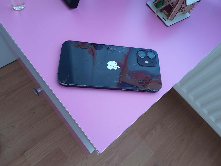 vand URGENT iphone 12 folosit