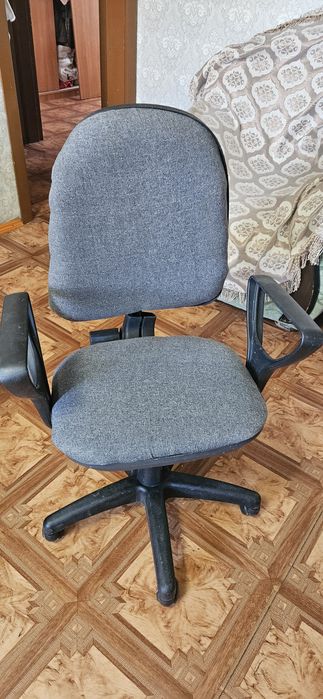 Продам офисное кресло