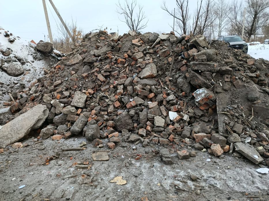 Бой кирпича, шлак