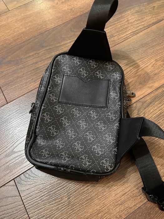 Guess - мъжка чанта