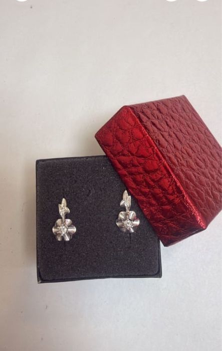 Серьги золотые 750 с бриллиантами