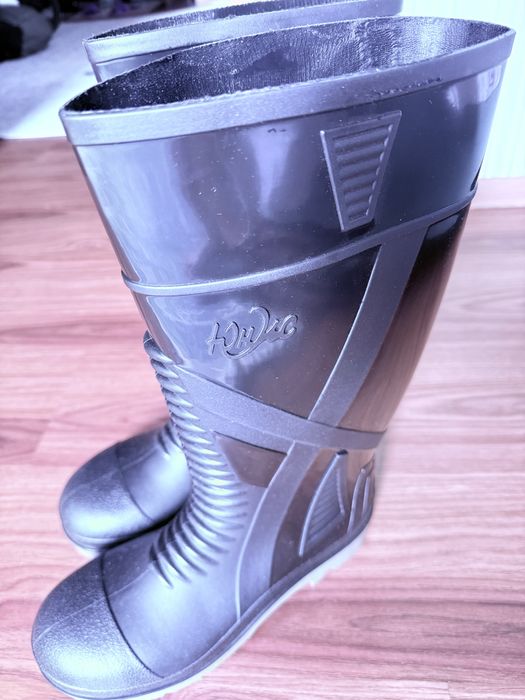 Резиновые сапоги