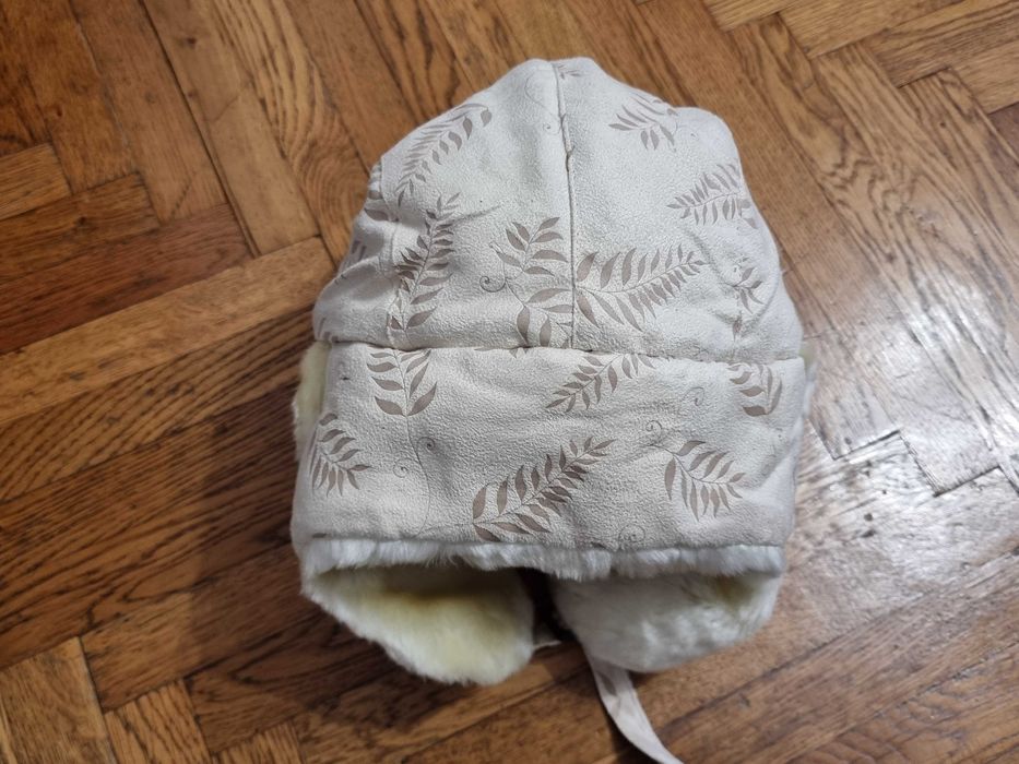 Caciula imblanita cu urechi si orificiu pentru hand s free, L