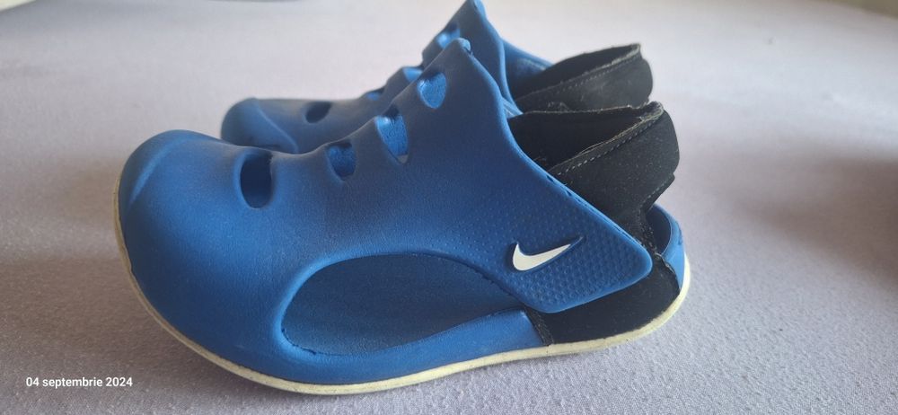 Sandale Nike marimea 26