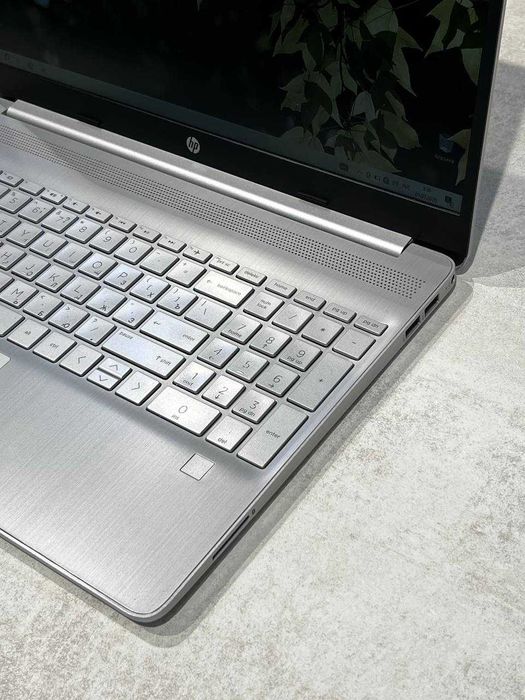 HP Laptop i3-1115G4 DDR4 8GB SSD 256GB 15'6 FHD