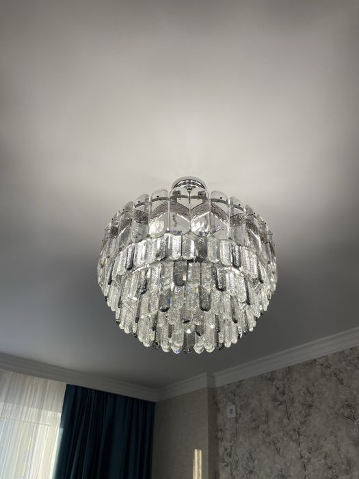 Продам люстрю ,большая из двенадцати рожков