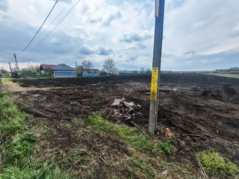 19.100mp, intravilan, E85, 60m deschidere in Secuienii noi