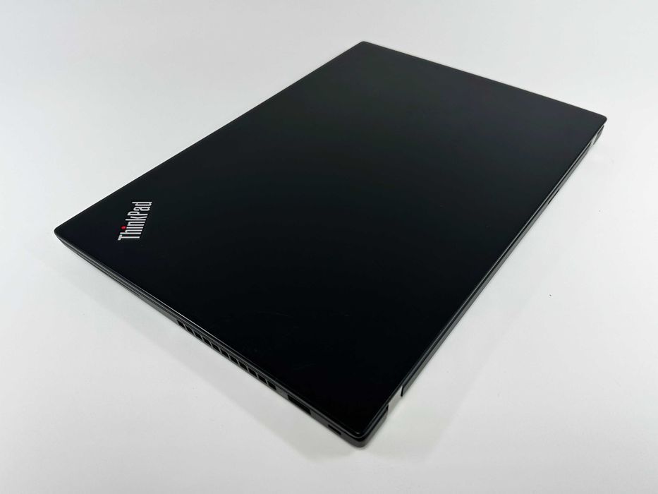 Laptop Lenovo Thinkpad T490s Intel i7 16 gb ram 128 gb ssd Ecran 14 inch Full HD Touchscreen  Design slim Gama business Factura si Garantie 12 luni