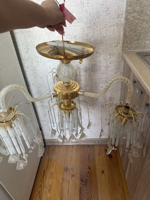 Красивые потолочные Люстры в отличном состоянии