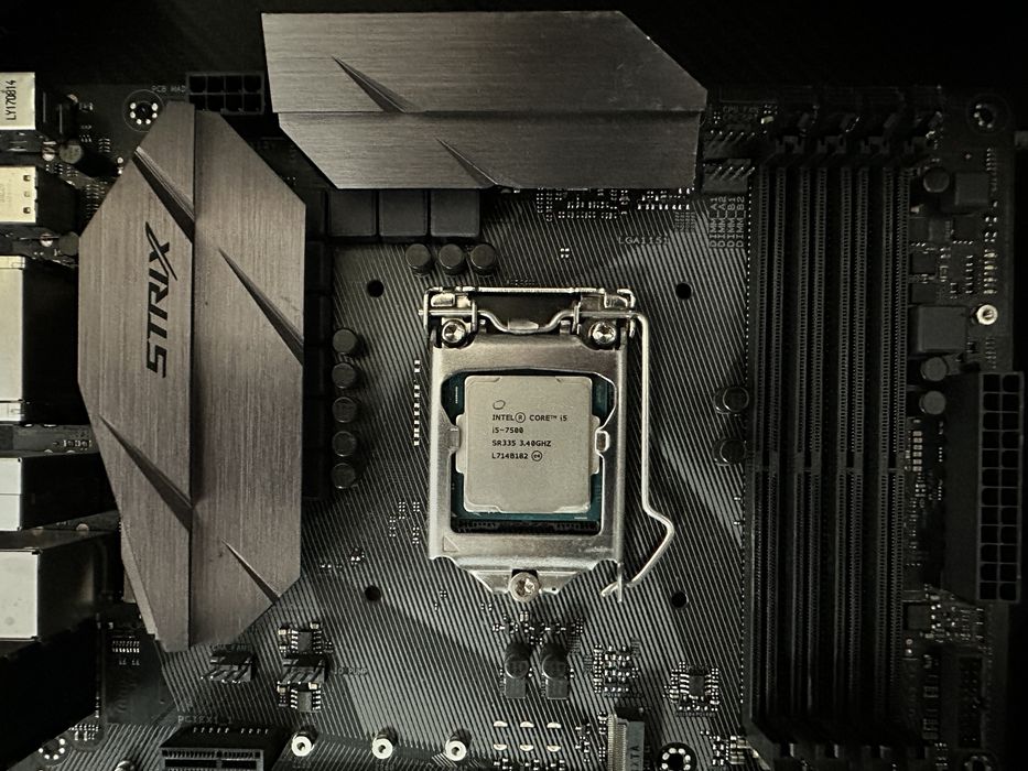 Asua ROG STRIXS B250-F Gaming + intel i5 7500