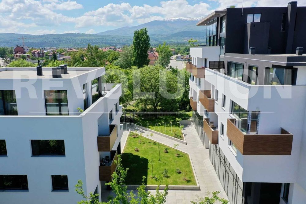 Четиристаен апартамент в ж.к. Горубляне