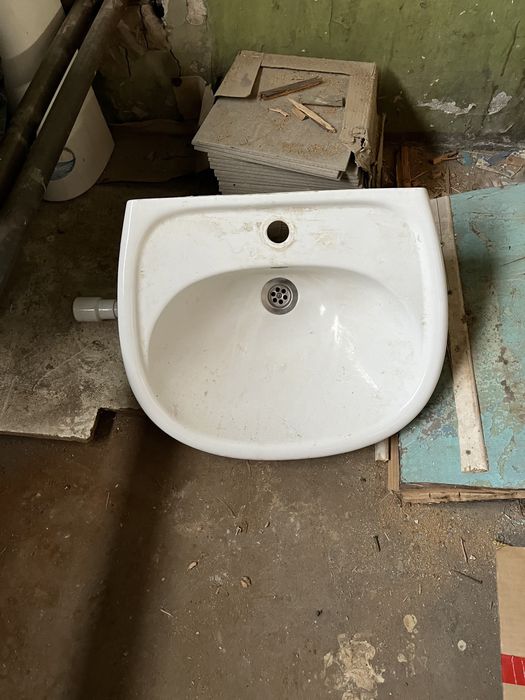 Раковина на ножке, бк