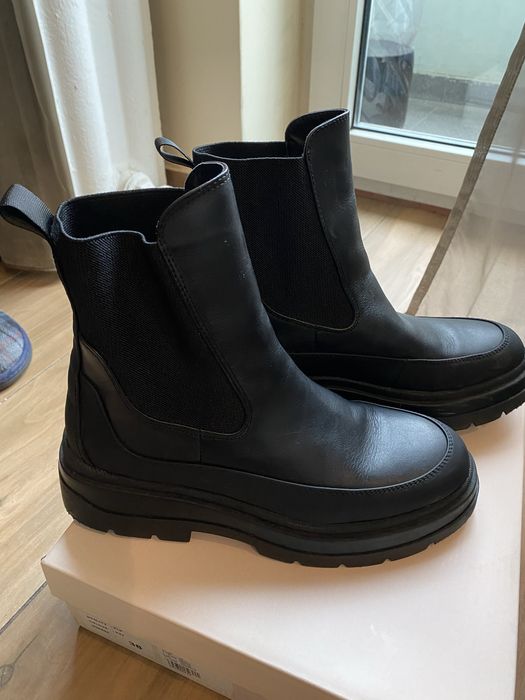 Продава дамски боти