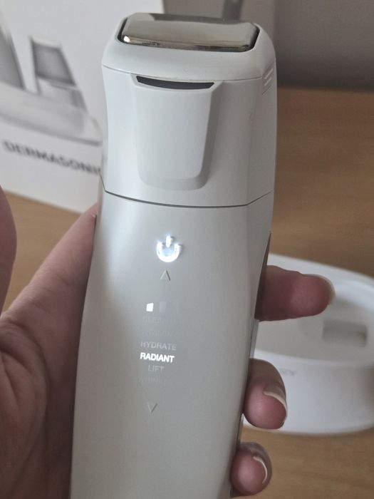 Aparat Dermasonic Artistry Amway 5 Moduri Tratament fara cap curatare
