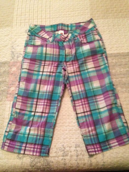 Продавам маркови тениски за момиче на 10-12 год. и летни панталони