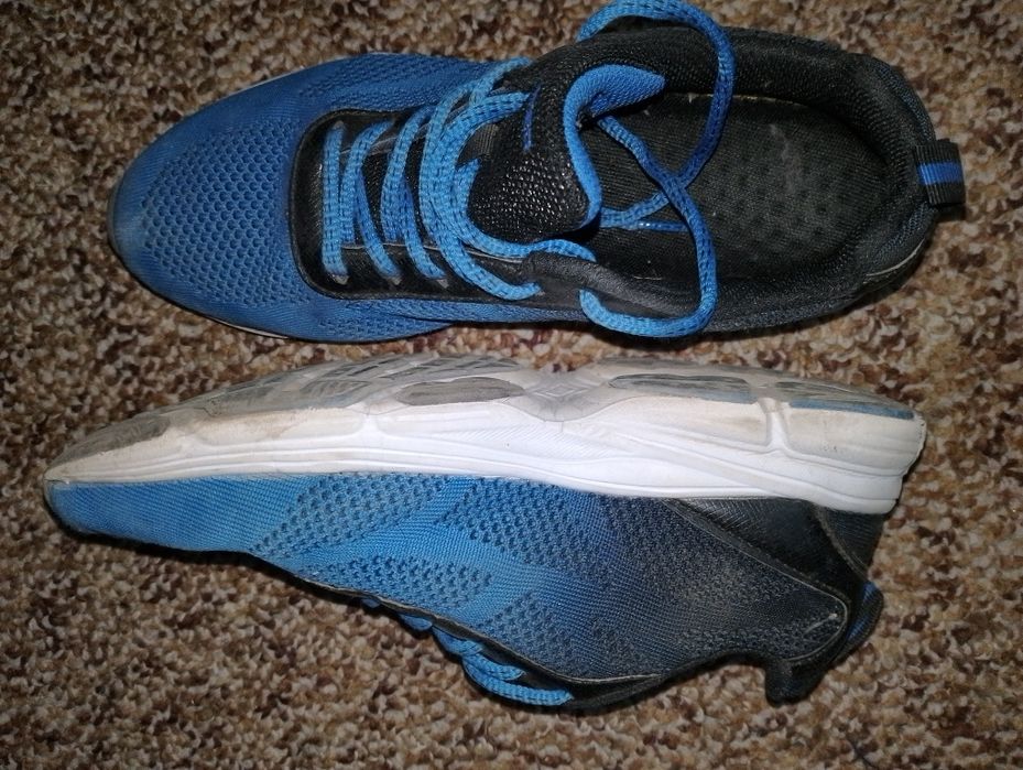 Продавам маратонки BULLDOZER