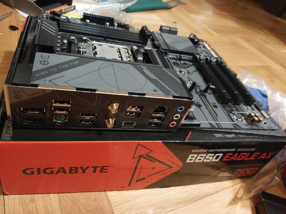 AMD Ryzen 5 7600X + Gigabyte B650 Eagle AX Wi-Fi