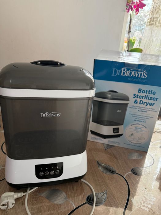 Sterilizator și uscător pentru biberoane Dr. Brown’s