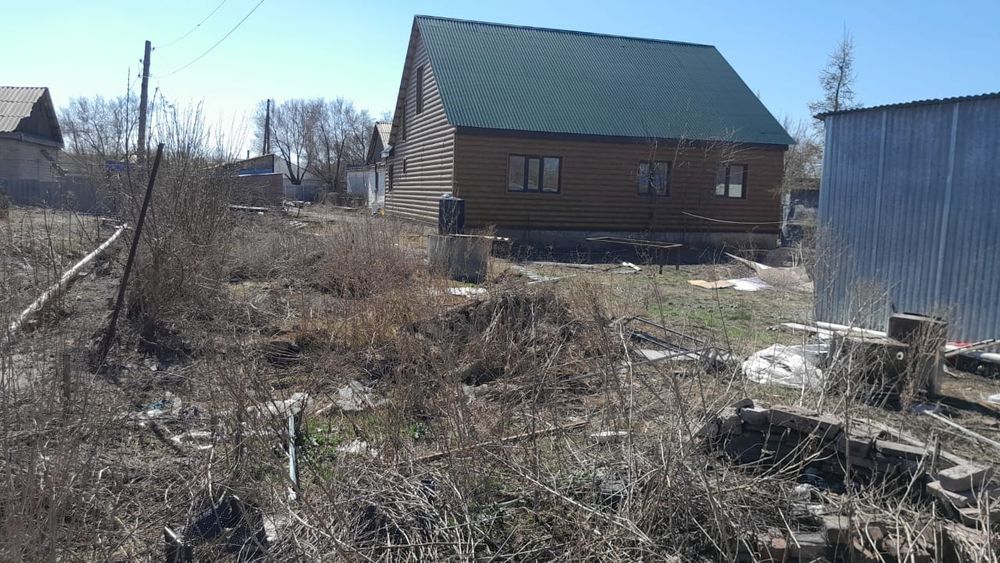 Продам два дома на одном участке