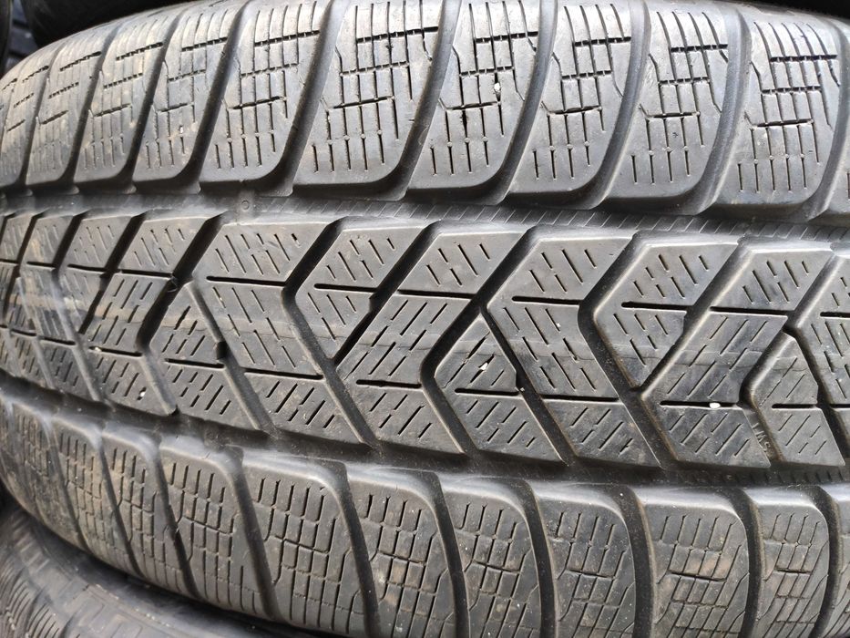 4бр Зимни гуми 235 55 18 - Pirelli