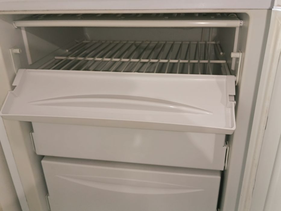 Морозильник indesit SFR 100 белый