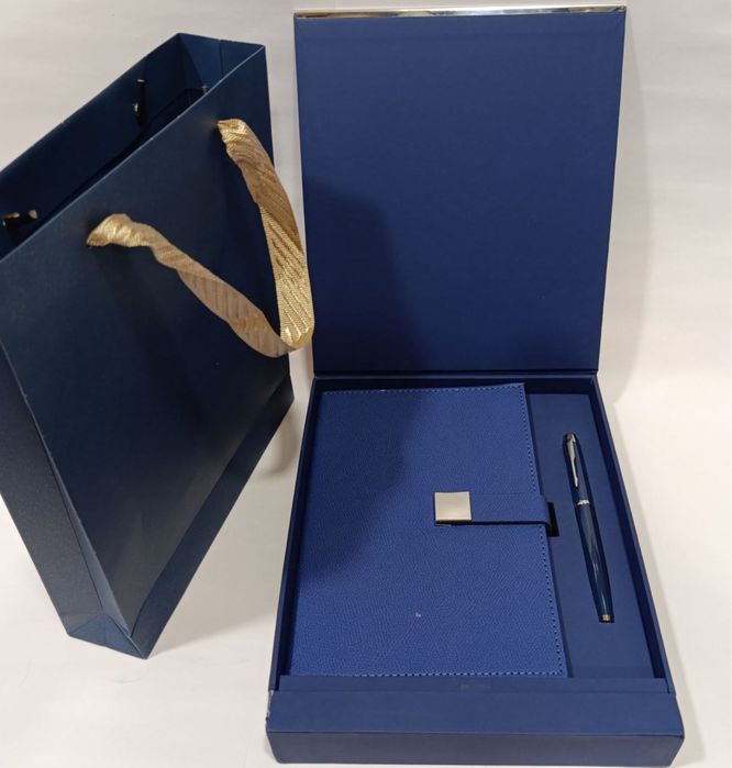 Премиум набор подарок блокнот (блокнот, флешка, ручка, карзолдер)