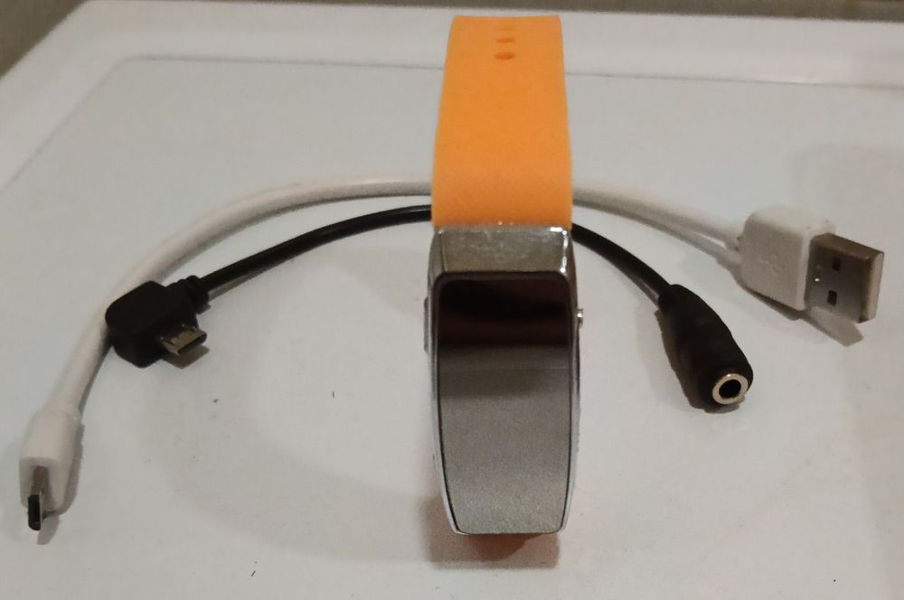 Подслушвател гривна.