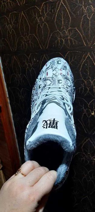 Кроссовки новые 47-48 размер.