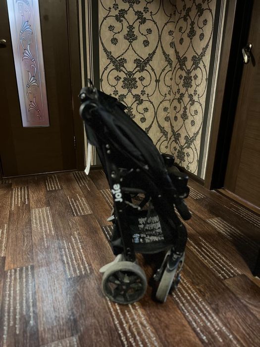 Коляска прогулочная Joie Muze