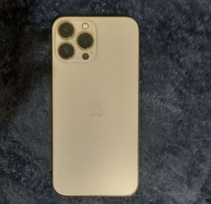 Продаю Айфон 13 про макс