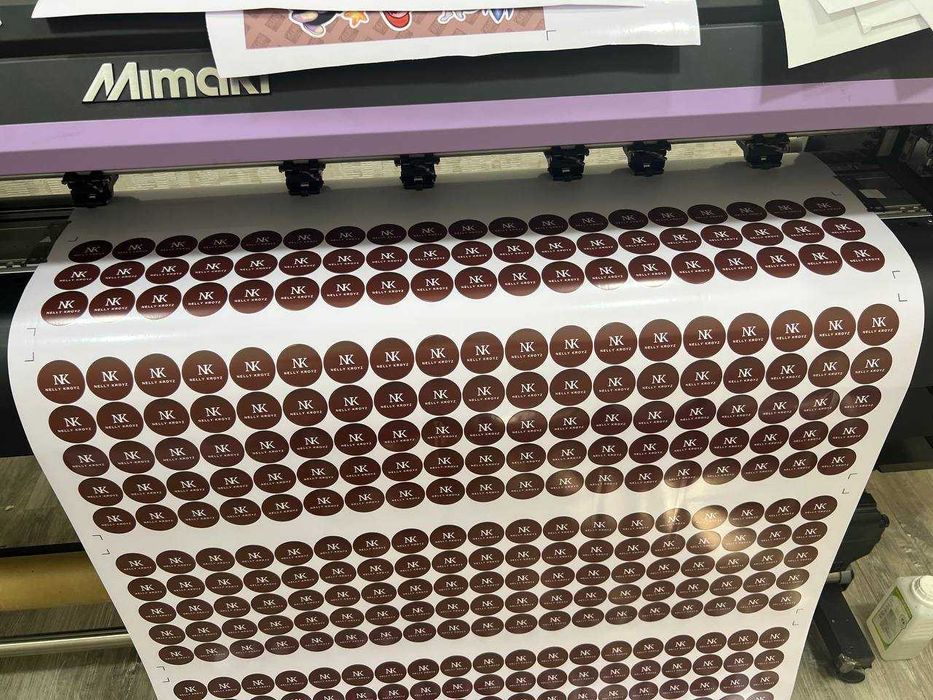 Стикеры и наклейки с вашим логотипом на заказ