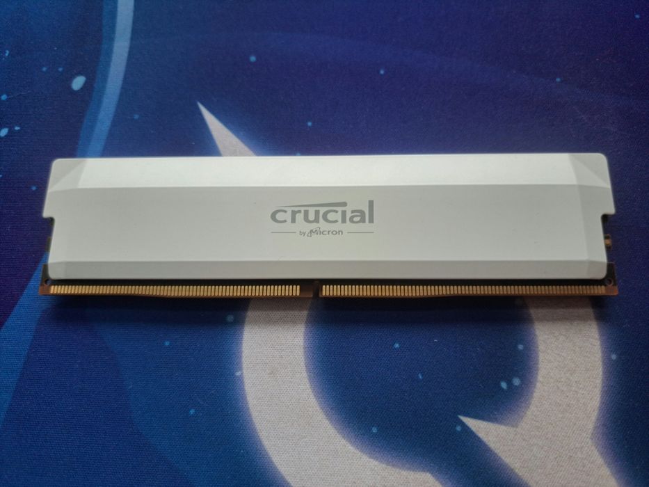 16GB RAM Crucial Pro DDR5-6400Mhz White