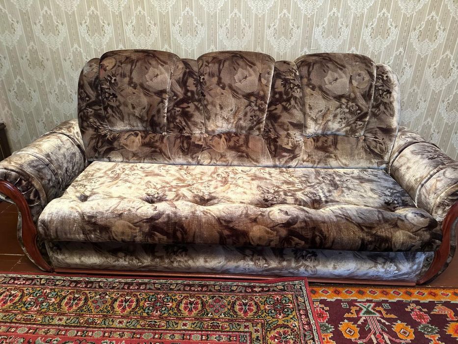 Продам диван и два кресла