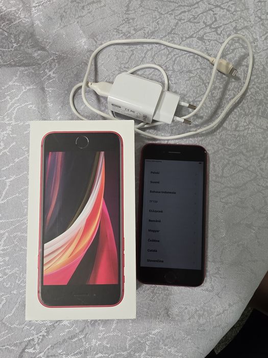 Продавам iPhone SE 2020 с 64GB