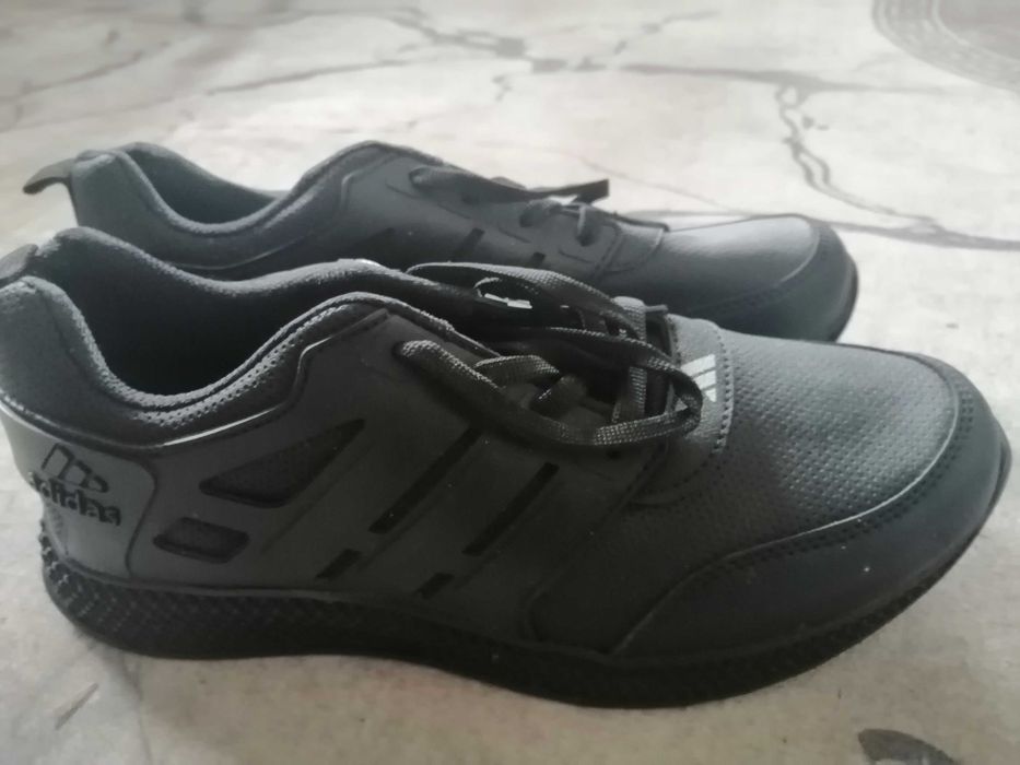 Продавам маратонки Adidas